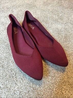 MIA Pointed Knit Flats in Burgundy/Wine